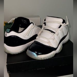 Jordan 11 Low “Emerald”